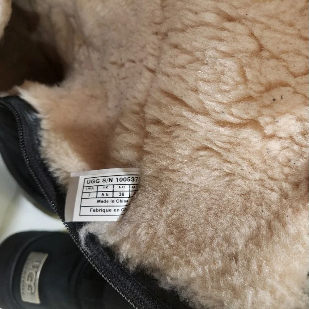 VGUC UGG Suede Sumner Tall Black Side Zipper Size 7
